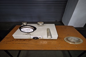 Dead Weight Pressure Gauge Tester